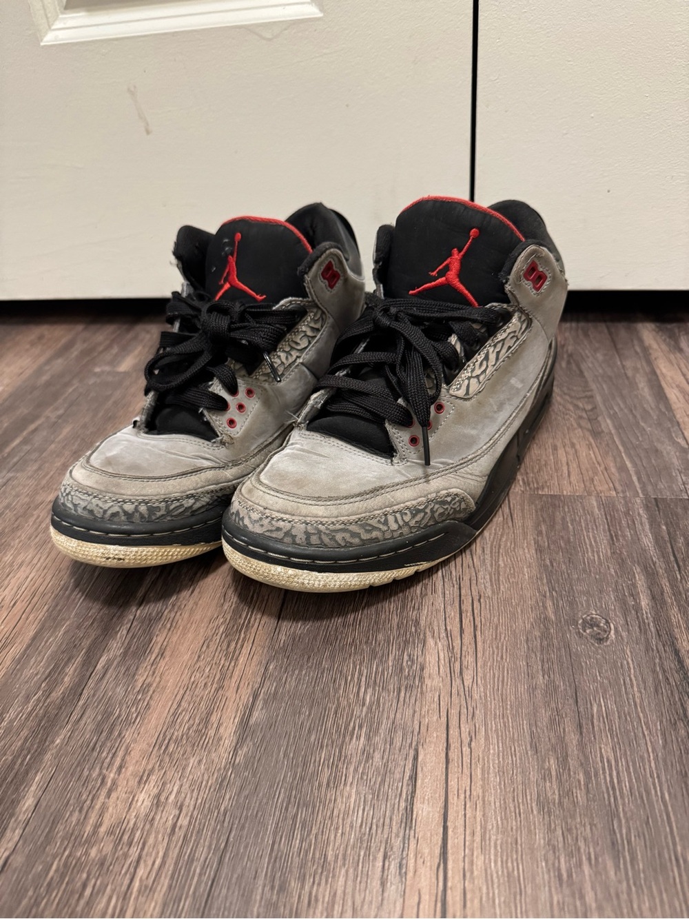 Air Jordan Men's Retro 3 Basketball Shoes - Gray/Black/Red